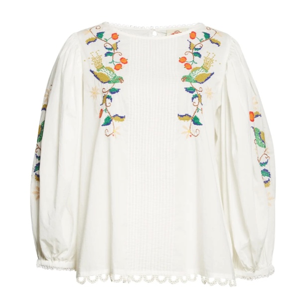 FARM Rio Tops - NWT $195 FARM RIO Pitanga Embroidered Blouse in size Large!